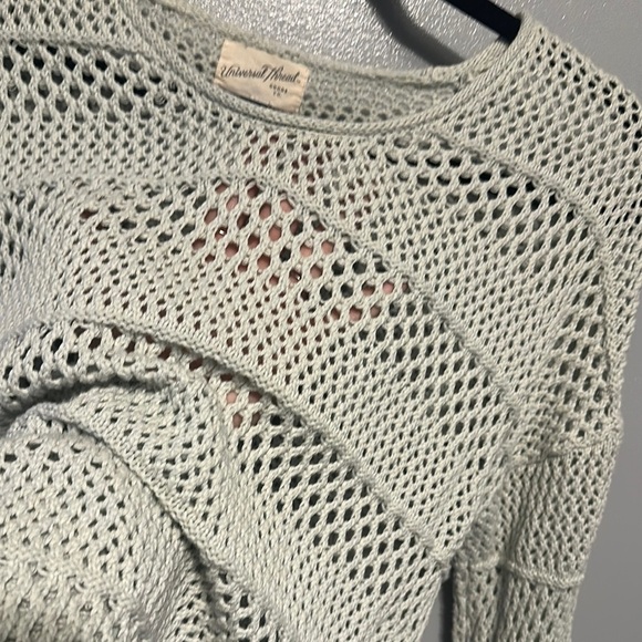 Universal Thread Cream V-Neck Sweater Relaxed Fit - Picture 5 of 7